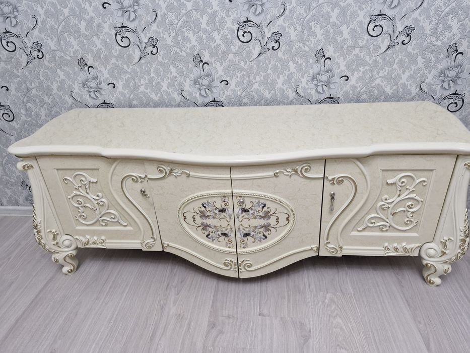 Продам тумбу под тв