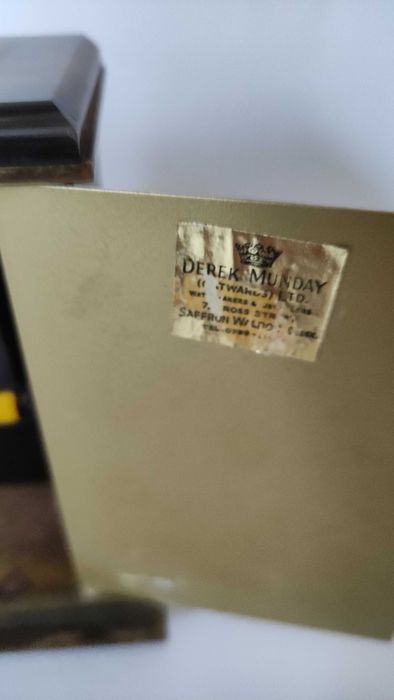 Английски масивен каминен часовник от месинг и изкуствен оникс