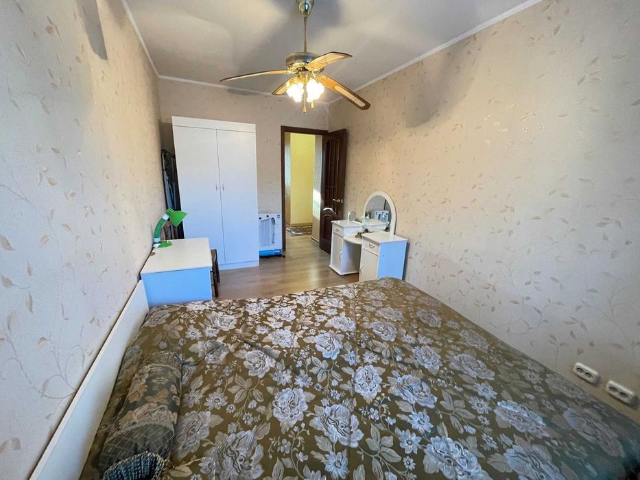 Продаётся 3-комнатная в Центре.