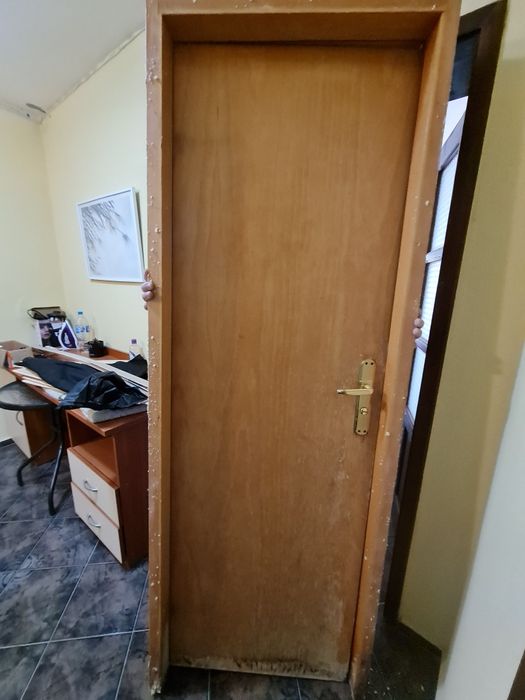 Врата , врати за баня интериорни, брави