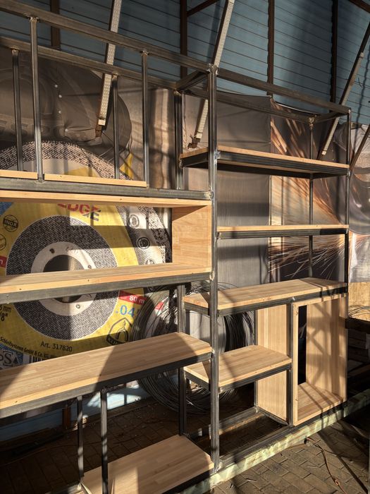 Raft fier cu lemn natural 3 cm esenta tare stil industrial .