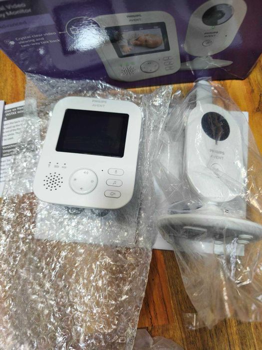 Чисто нов бебешки компютър с камера и видео