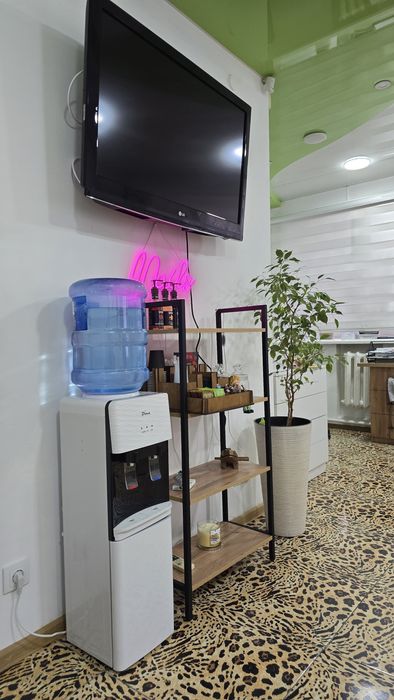 Сдам стол мастеру маникюра