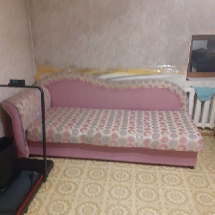 продается диван.