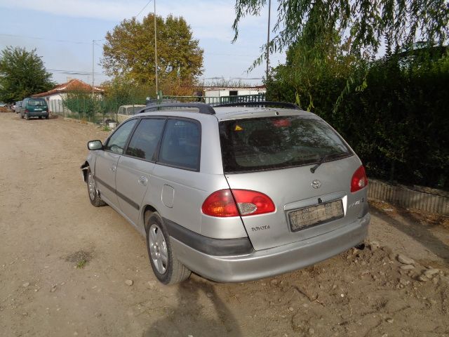 Тойота Авенсис 2,0 на части