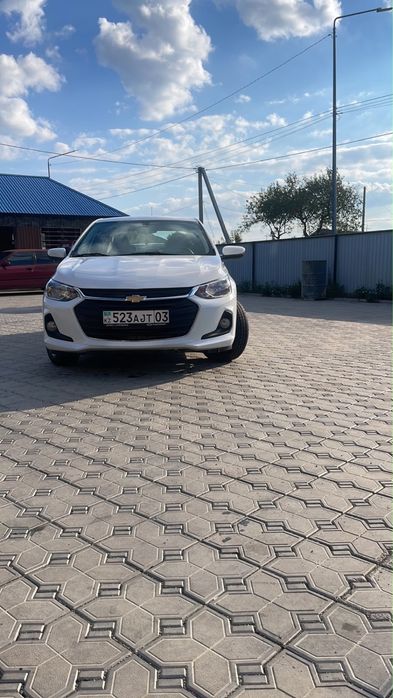 Машина Chevrolet Onix 2025 года