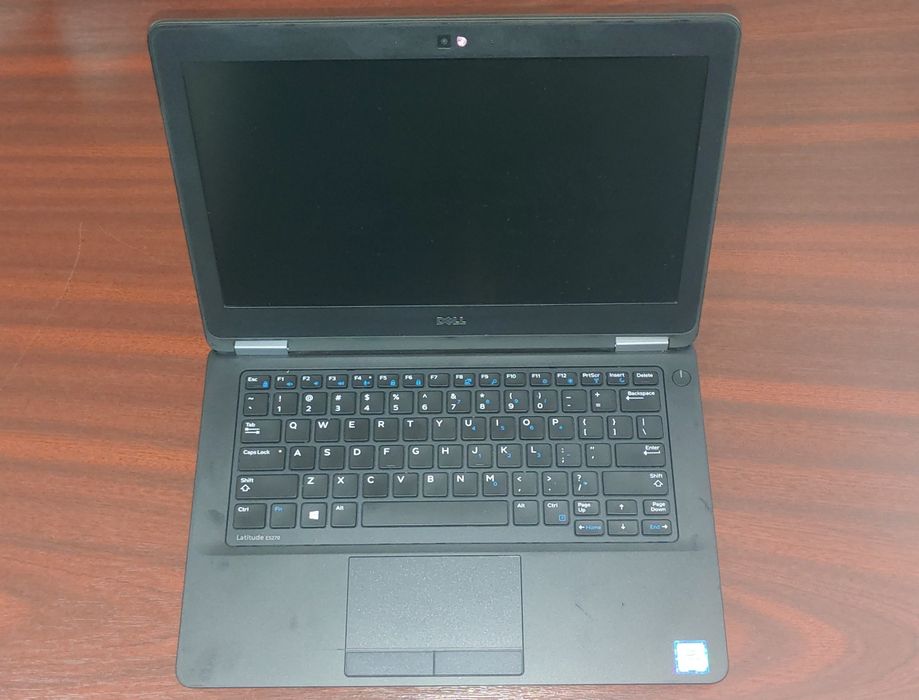 Laptop  DELL profesional cu monitor 19", soundbar si dock