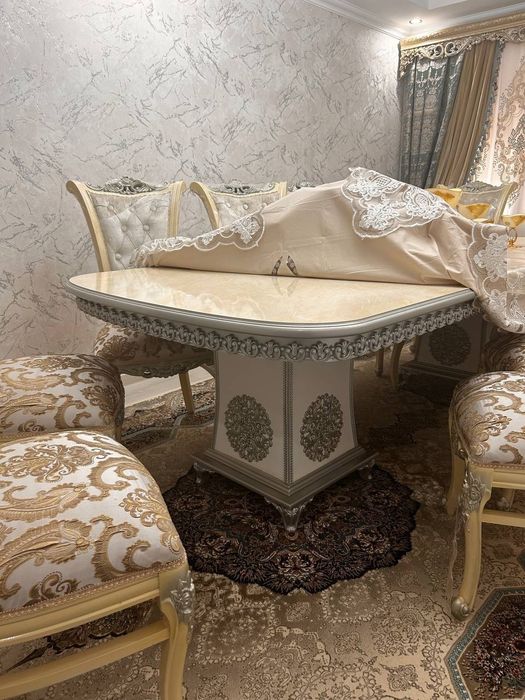 Ок рангдаги мехмонлар учун мебел