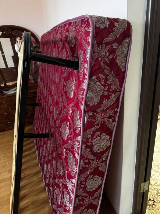 Диван Матрас в хорошем состоянии