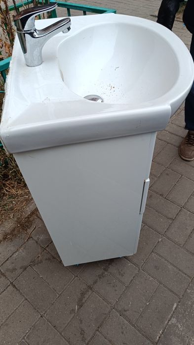 Продам раковину с тумбой