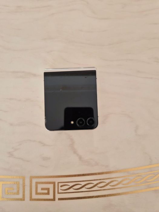 Samsung Z flip 5 12/512 Gold