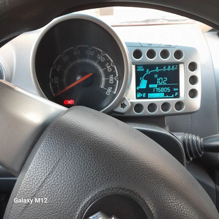 Продаю белый Спарк в отличном состоянии