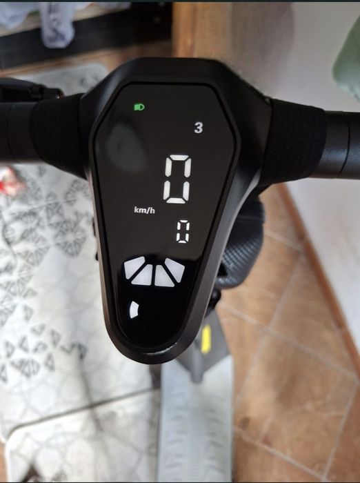 Vând trotineta electrica