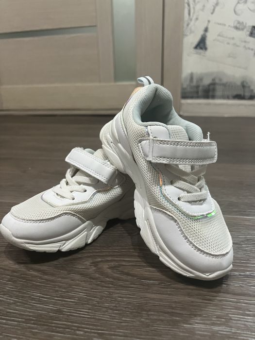 Продам детскую обувь