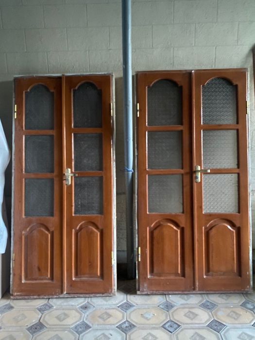 Двери из чистого дерева