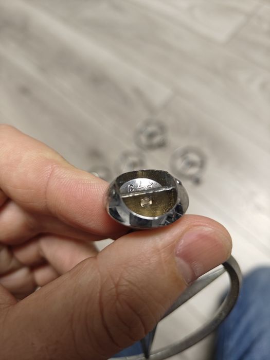 Vand embleme mercedes w115 w116 w114 și alte modele vechi din anii 70