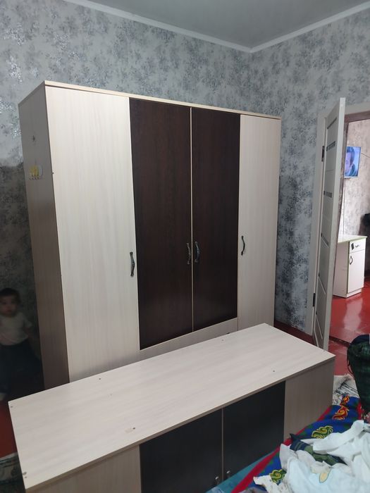 Большой шифонер.