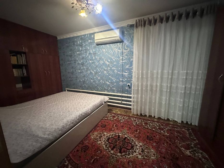 Сдаётся квартира 2 комнатная в районе партьезд 3 этаж заходи и живи