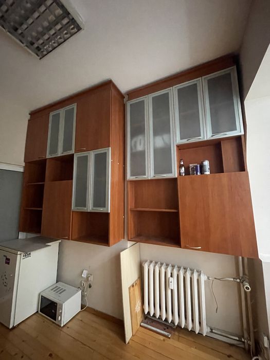 Офис шкафове за стена