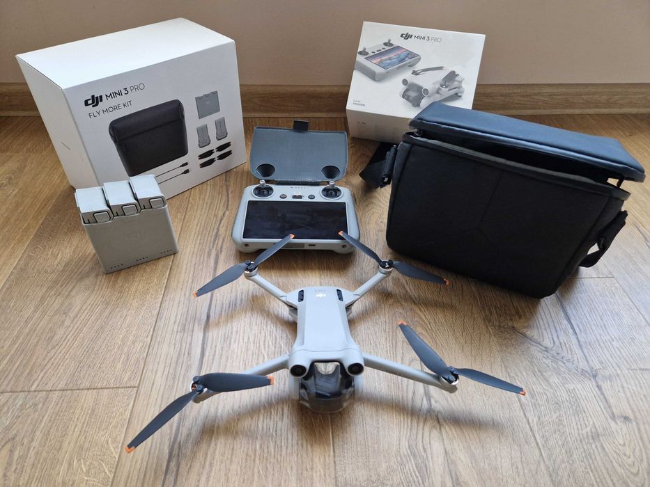 Дрон DJI Mini 3 PRO Fly More Combo