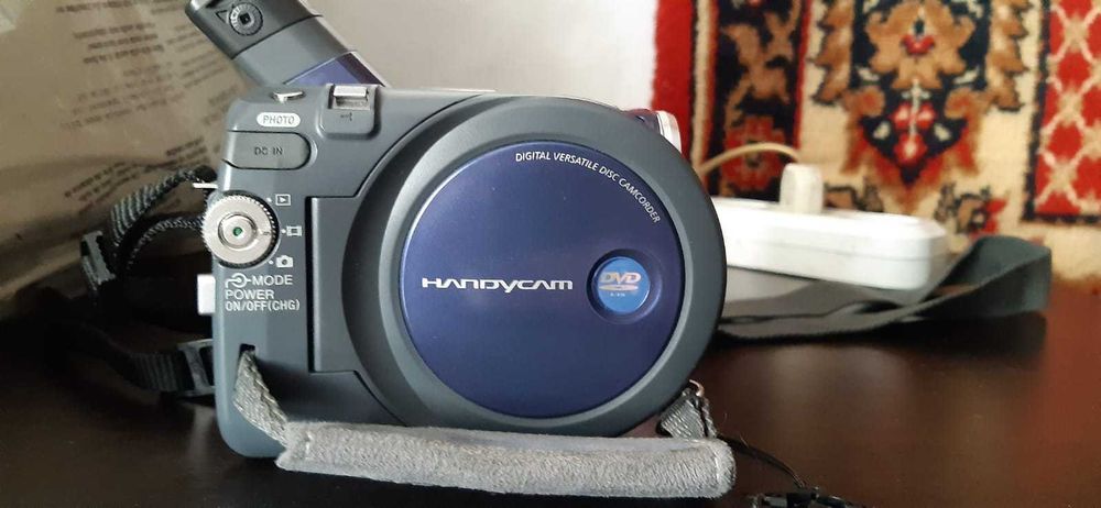Продам видеокамеру SONY HANDYCAM DCR DVD91E