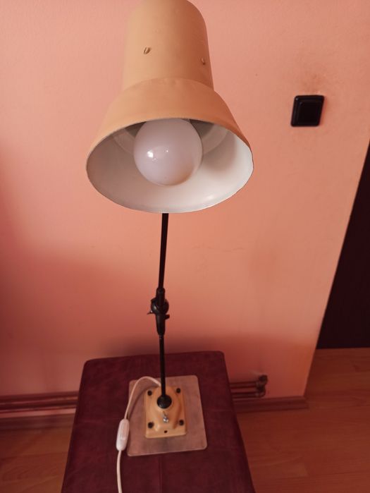 Lampă industrială cu suport