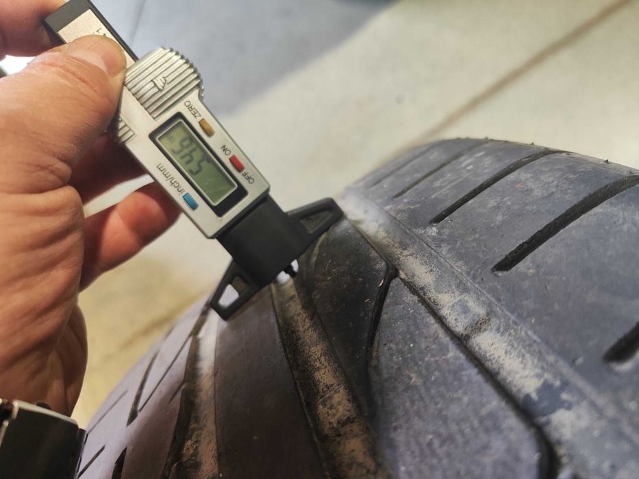 2бр.летни гуми 235/40/19 Bridgestone