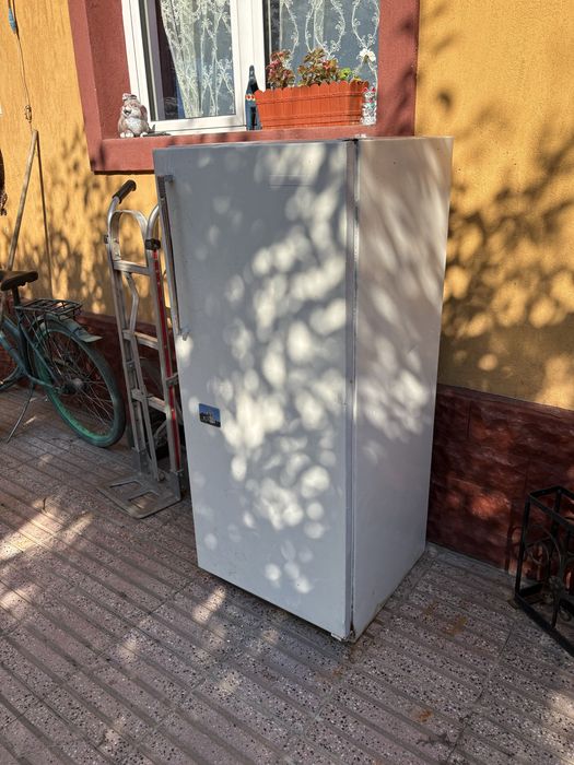 Frigider Artic functional pret.320 lei.