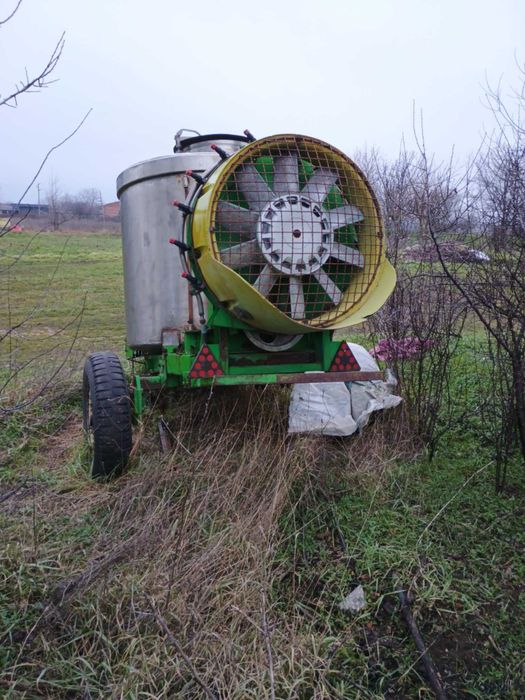Продавам 2 бр.прикачна пръскачка
