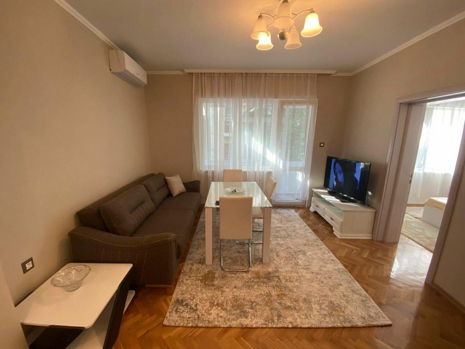 Тристаен апартамент, под наем, Център