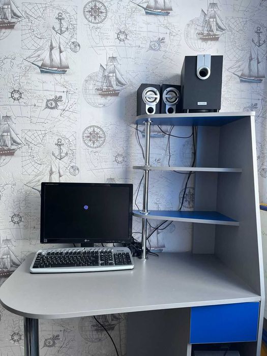 Продам Компьютер и стол офисный