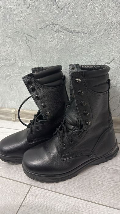 Продается 2 пары зимних берц в отличном состоянии