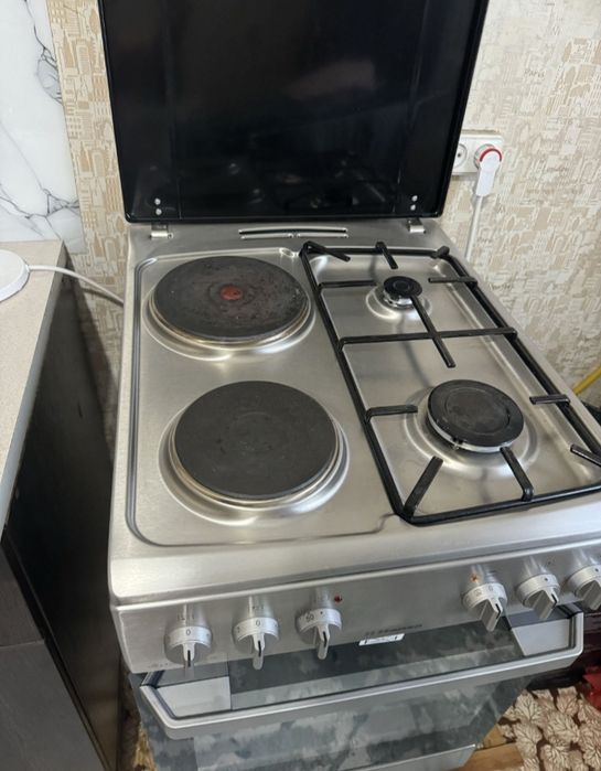 Продам газ плиту Hansa