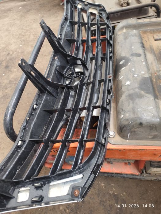 Решётка радиатора бампера Камри 50