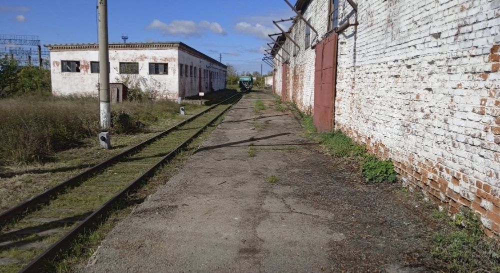 Промышленная зона с ж/д тупиком у вокзала