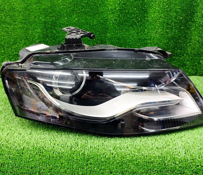 Десен фар Ауди А4 Б8 завиващ