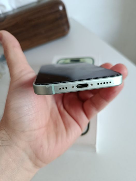 Apple iPhone 15 green