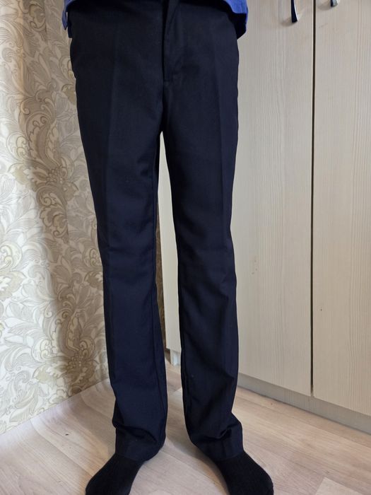 Продам школьные брюки 2 пары размер 152