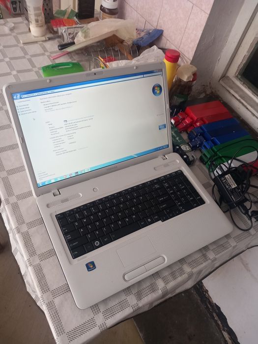 Laptop Toshiba 17.3" - AMD E450 - 1.65 - 160GB - 8GB ram Windoes 7