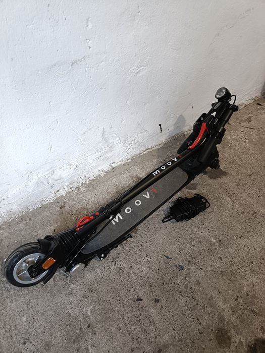 Trotinetă electrică foarte ușoară si pliabilă