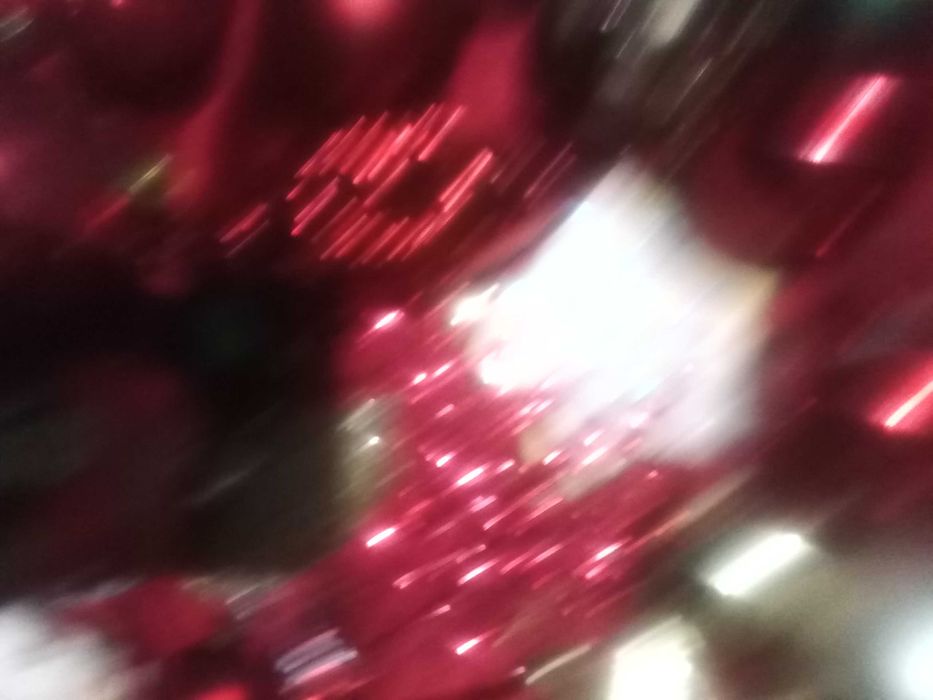 Играчки за елха и гирлянди