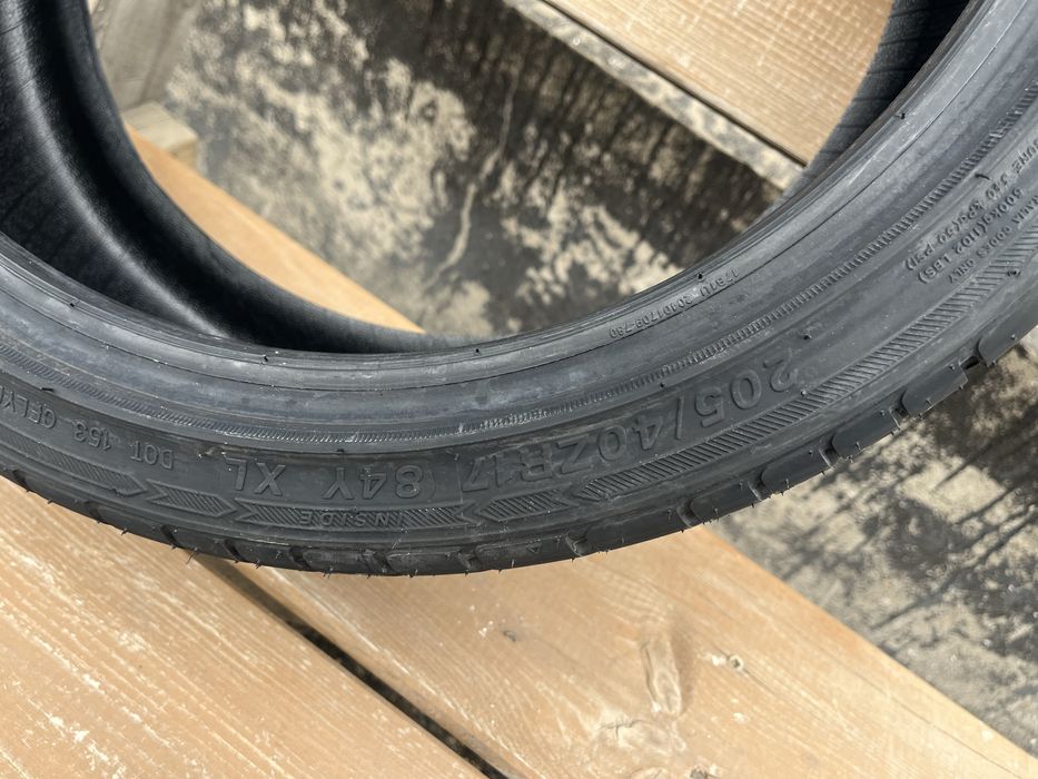 Продам новый комплект шин