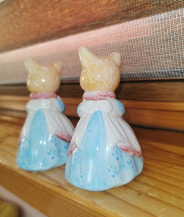 Комплект керамични порцеланови солница и пиперник във формата зайчета