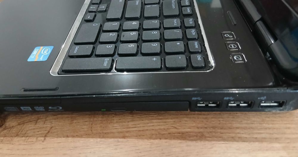 DELL Inspiron N7110 17.3" core i7 SSD