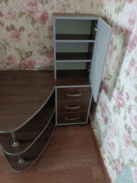 Тумба на колёсиках