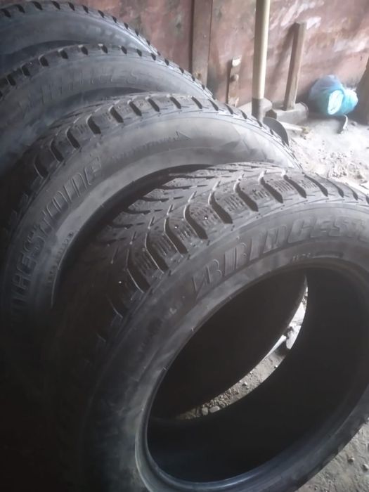 Зимние шины Bridgestone 235/60/18