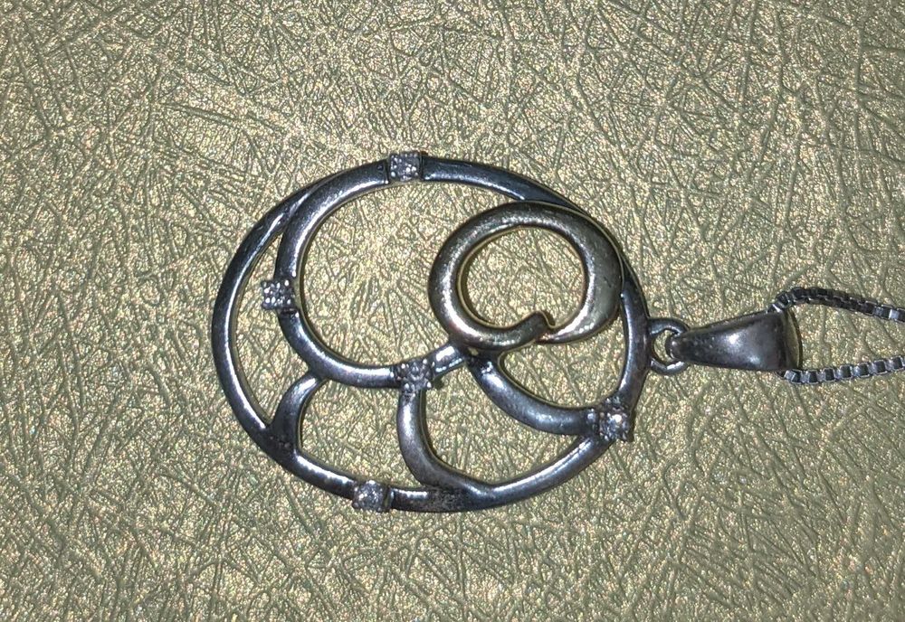 Бриллиантовый кулон в виде скорпиона