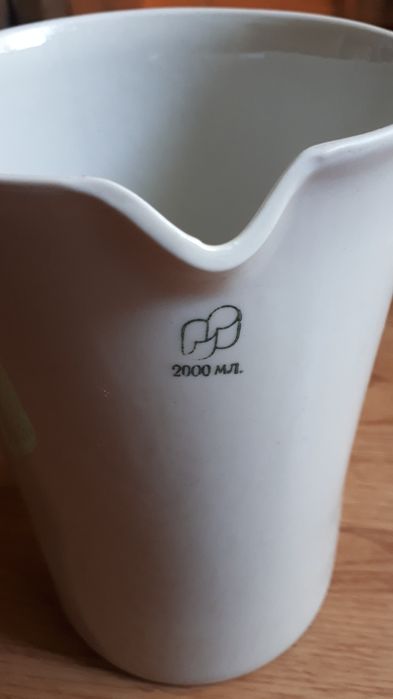 Ёмкость фарфоровая с носиком 2 литра
