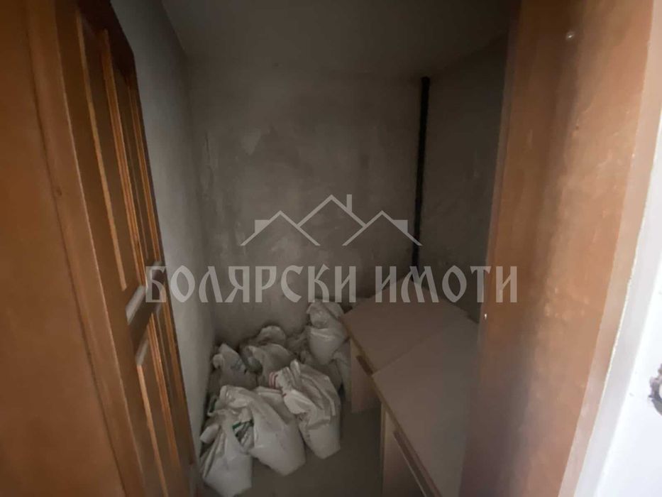 Тристаен апартамент в центъра с гараж