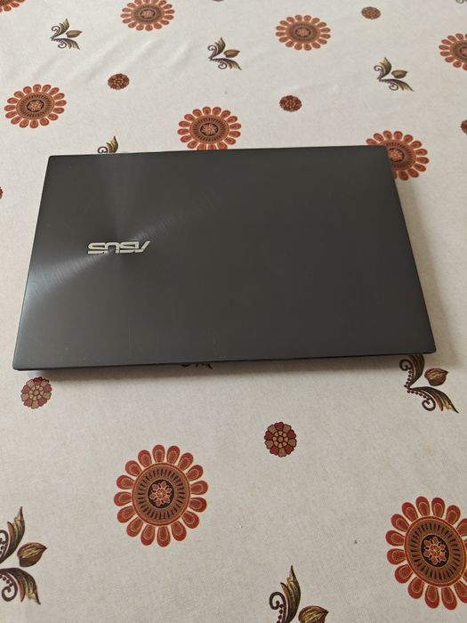 Asus ZenBook 13 cu procesor i7 11th RAM  16 GB Ssd  512 GB